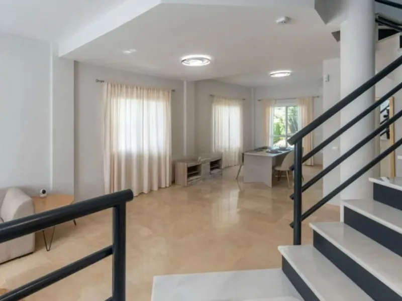 Exclusive corner semi-detached villa with sea views located in the prestigious Urbanización Artola Alta, in the sought-after area of Artola – Cabopino, Marbella, on the renowned Costa del Sol. A rare opportunity in one of Marbella's most desirable locatio