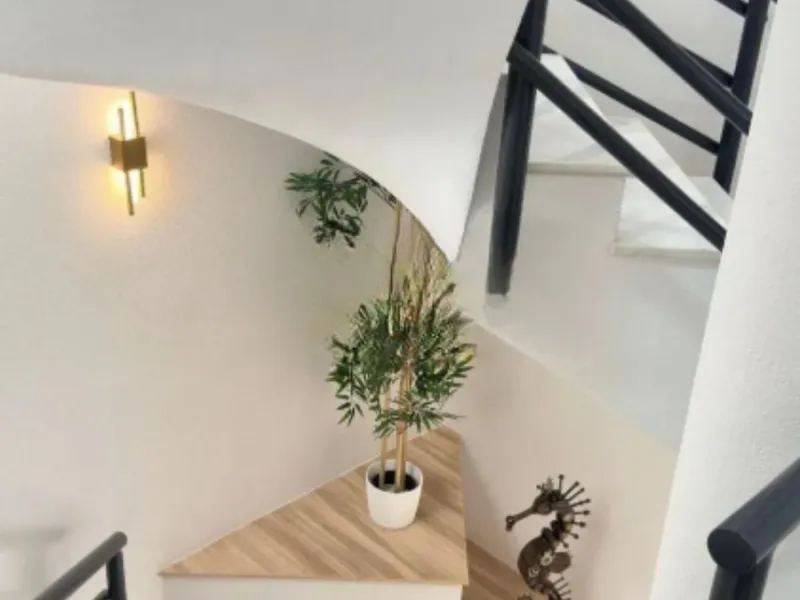 Exclusive corner semi-detached villa with sea views located in the prestigious Urbanización Artola Alta, in the sought-after area of Artola – Cabopino, Marbella, on the renowned Costa del Sol. A rare opportunity in one of Marbella's most desirable locatio