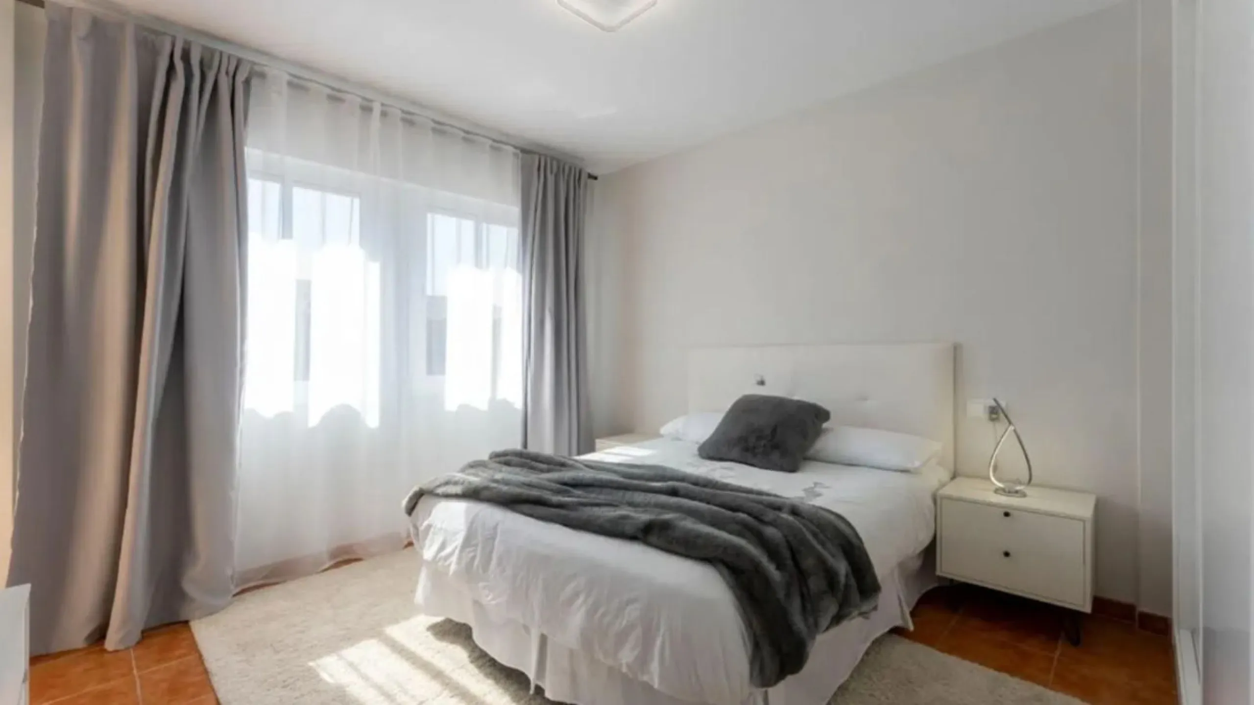 Exclusive corner semi-detached villa with sea views located in the prestigious Urbanización Artola Alta, in the sought-after area of Artola – Cabopino, Marbella, on the renowned Costa del Sol. A rare opportunity in one of Marbella's most desirable locatio