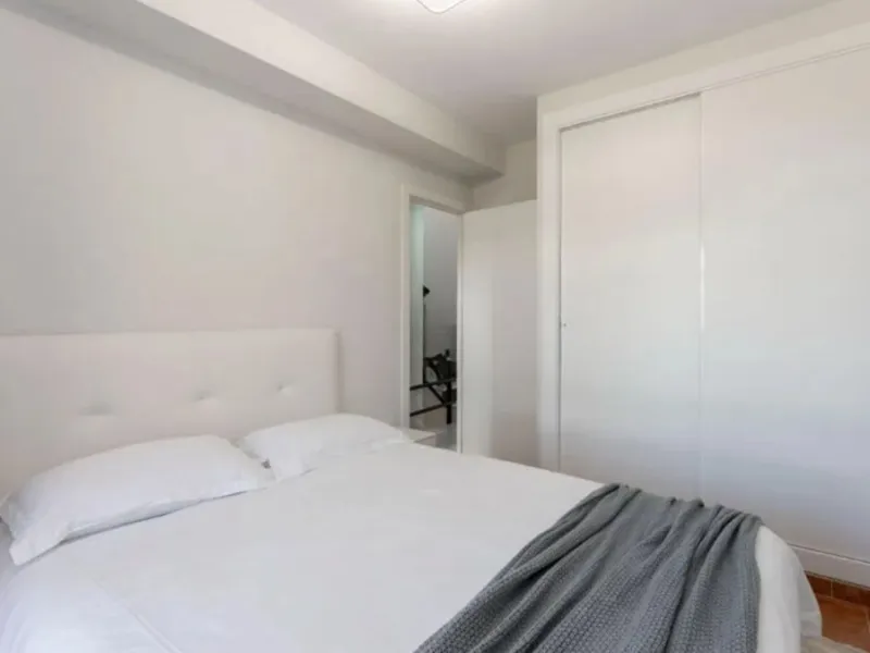 Exclusive corner semi-detached villa with sea views located in the prestigious Urbanización Artola Alta, in the sought-after area of Artola – Cabopino, Marbella, on the renowned Costa del Sol. A rare opportunity in one of Marbella's most desirable locatio