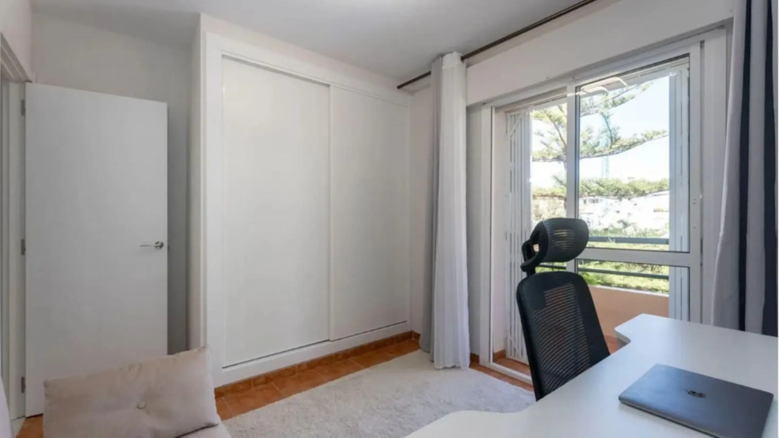 Exclusive corner semi-detached villa with sea views located in the prestigious Urbanización Artola Alta, in the sought-after area of Artola – Cabopino, Marbella, on the renowned Costa del Sol. A rare opportunity in one of Marbella's most desirable locatio
