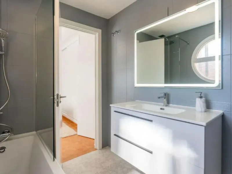 Exclusive corner semi-detached villa with sea views located in the prestigious Urbanización Artola Alta, in the sought-after area of Artola – Cabopino, Marbella, on the renowned Costa del Sol. A rare opportunity in one of Marbella's most desirable locatio