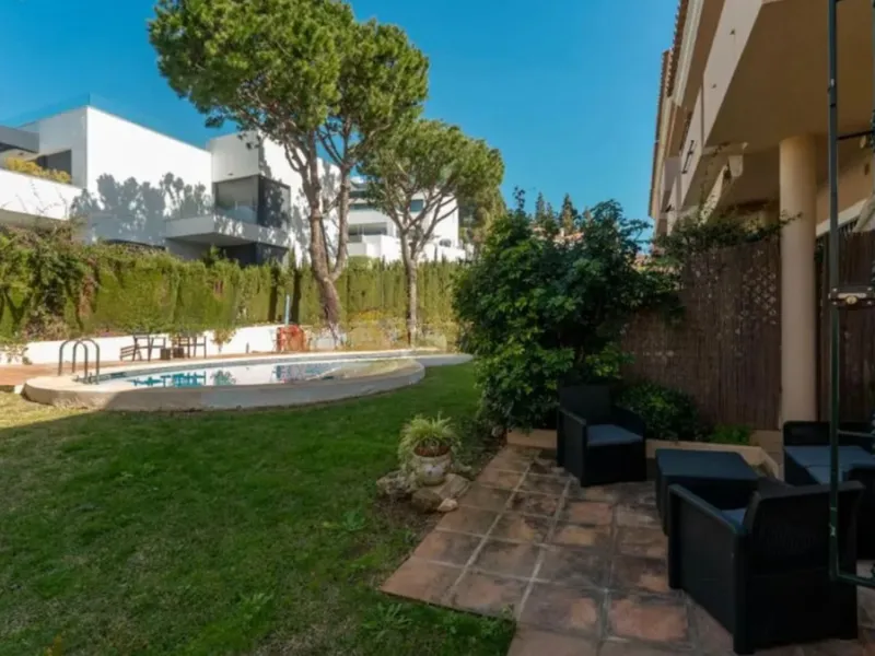 Exclusive corner semi-detached villa with sea views located in the prestigious Urbanización Artola Alta, in the sought-after area of Artola – Cabopino, Marbella, on the renowned Costa del Sol. A rare opportunity in one of Marbella's most desirable locatio