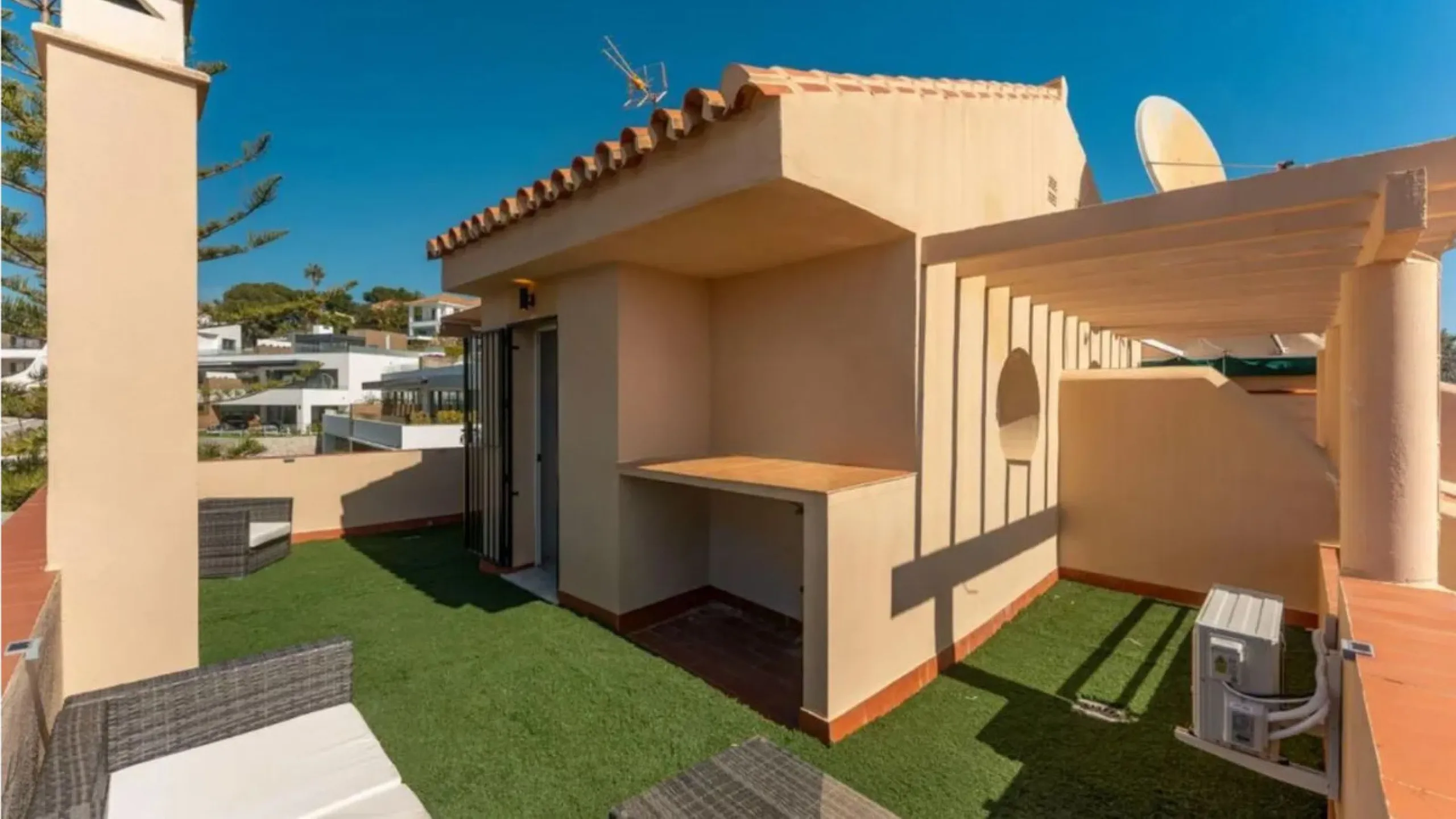 Exclusive corner semi-detached villa with sea views located in the prestigious Urbanización Artola Alta, in the sought-after area of Artola – Cabopino, Marbella, on the renowned Costa del Sol. A rare opportunity in one of Marbella's most desirable locatio