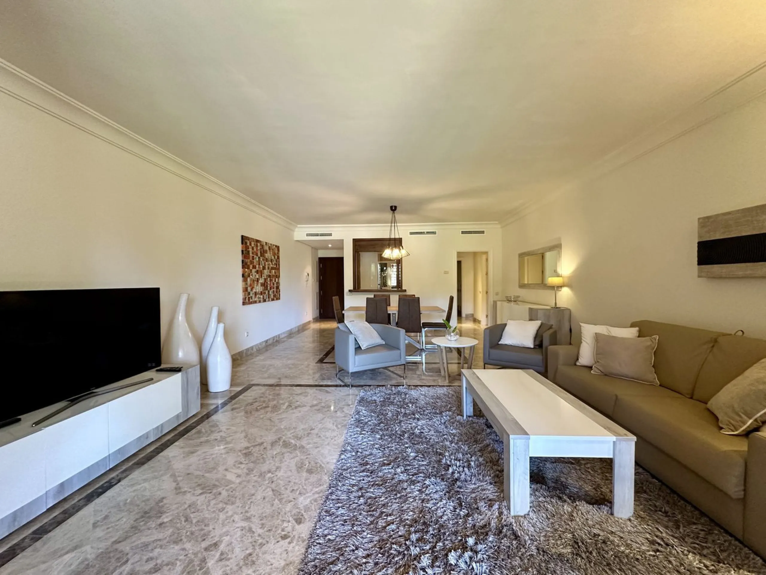 Discover this stunning 3-bedroom, 2-bathroom apartment located in the heart of Nueva Andalucia. Perfectly positioned close to top amenities, including renowned golf courses, schools, beaches, restaurants, and shops, this apartment offers a prime location 