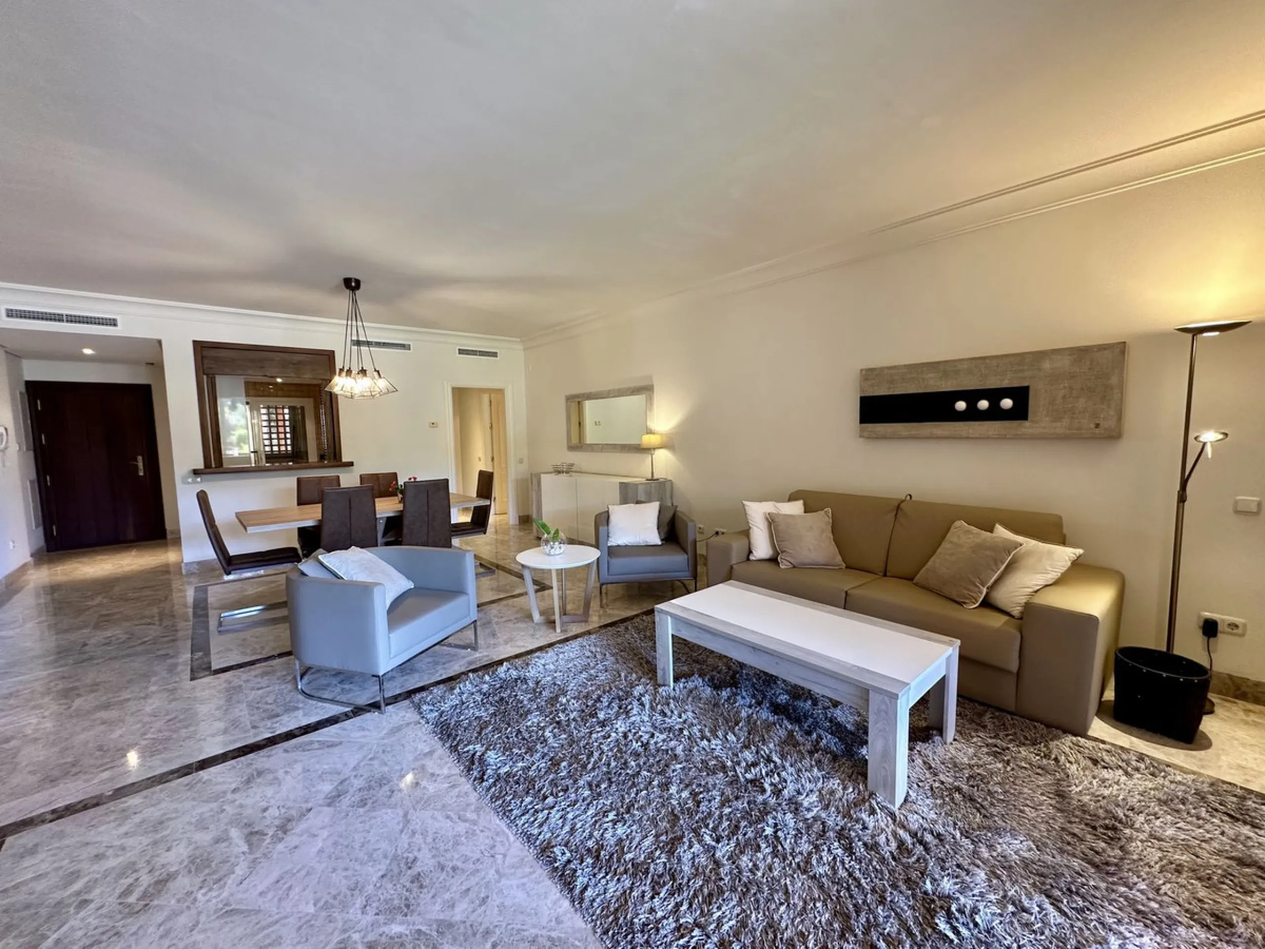 Discover this stunning 3-bedroom, 2-bathroom apartment located in the heart of Nueva Andalucia. Perfectly positioned close to top amenities, including renowned golf courses, schools, beaches, restaurants, and shops, this apartment offers a prime location 