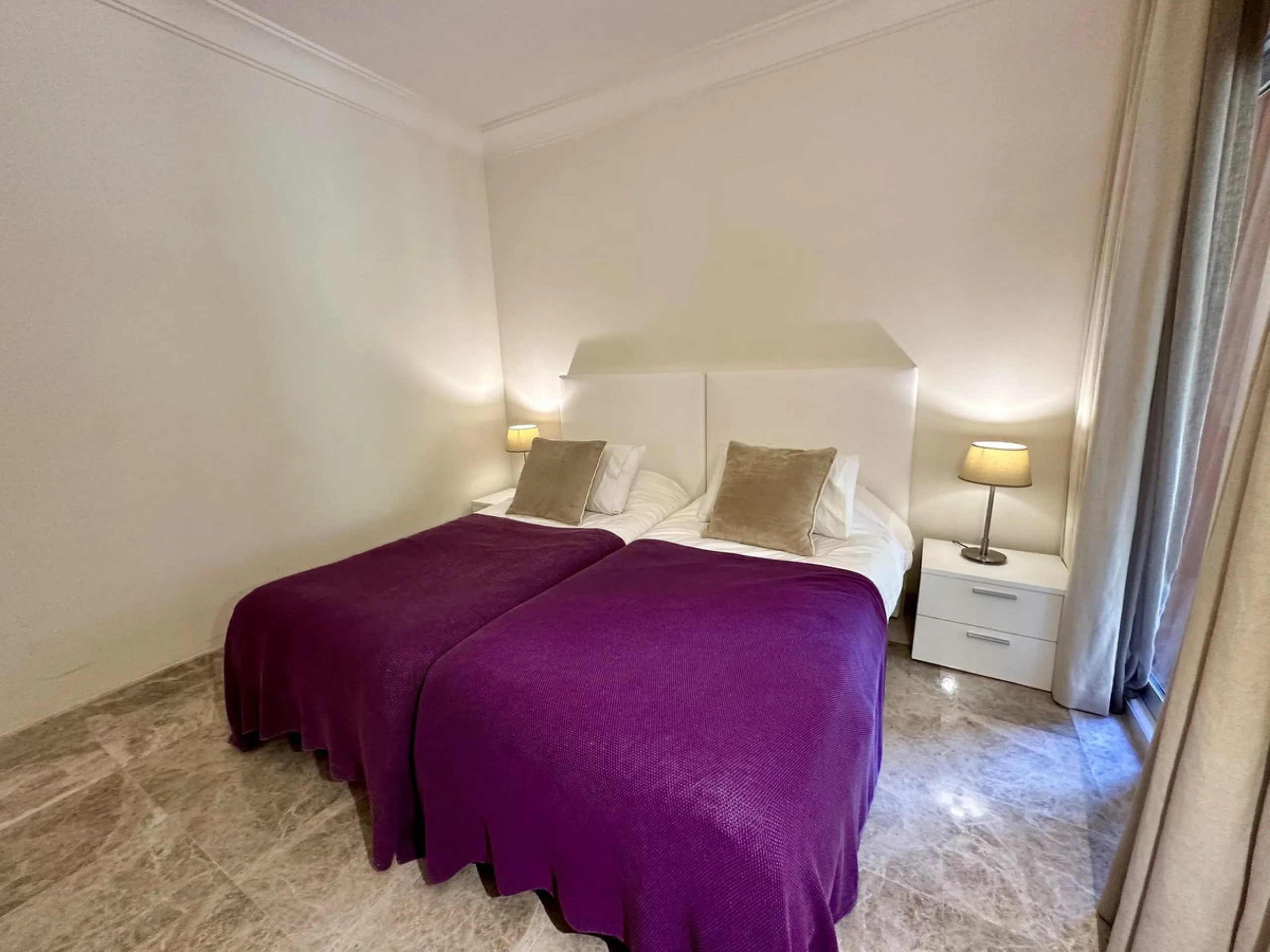 Discover this stunning 3-bedroom, 2-bathroom apartment located in the heart of Nueva Andalucia. Perfectly positioned close to top amenities, including renowned golf courses, schools, beaches, restaurants, and shops, this apartment offers a prime location 