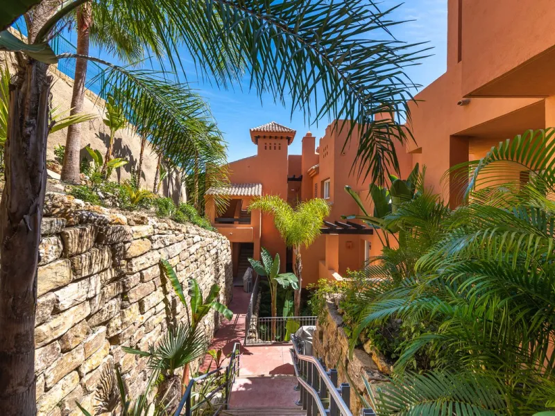 Discover this stunning 3-bedroom, 2-bathroom apartment located in the heart of Nueva Andalucia. Perfectly positioned close to top amenities, including renowned golf courses, schools, beaches, restaurants, and shops, this apartment offers a prime location 