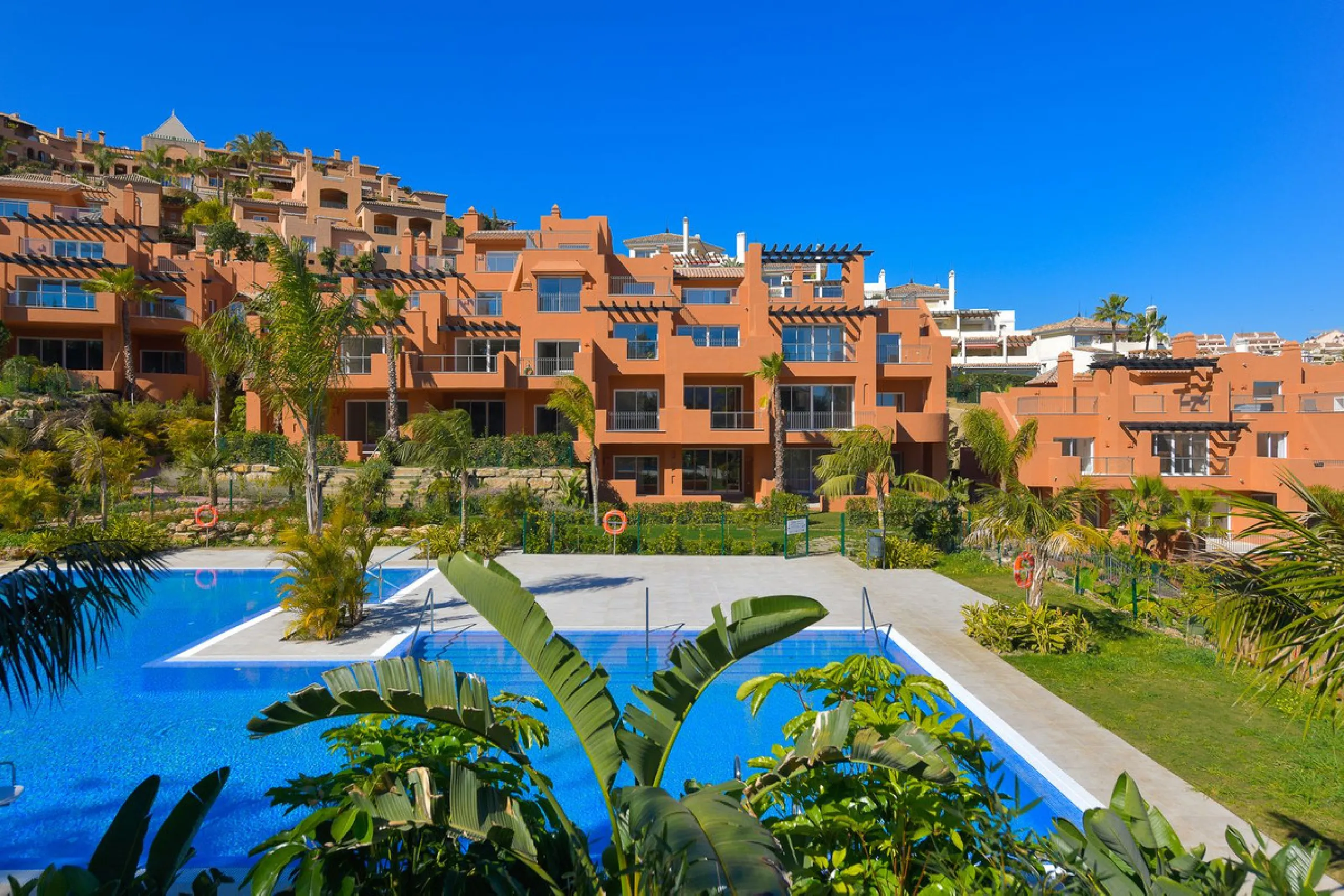 Discover this stunning 3-bedroom, 2-bathroom apartment located in the heart of Nueva Andalucia. Perfectly positioned close to top amenities, including renowned golf courses, schools, beaches, restaurants, and shops, this apartment offers a prime location 