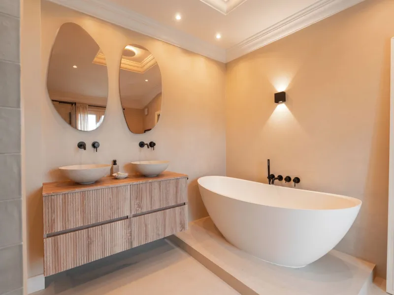 Exclusive Detached Beachside Villa - renovated in 2021