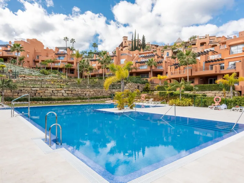 Discover this stunning 3-bedroom, 2-bathroom apartment located in the heart of Nueva Andalucia. Perfectly positioned close to top amenities, including renowned golf courses, schools, beaches, restaurants, and shops, this apartment offers a prime location 
