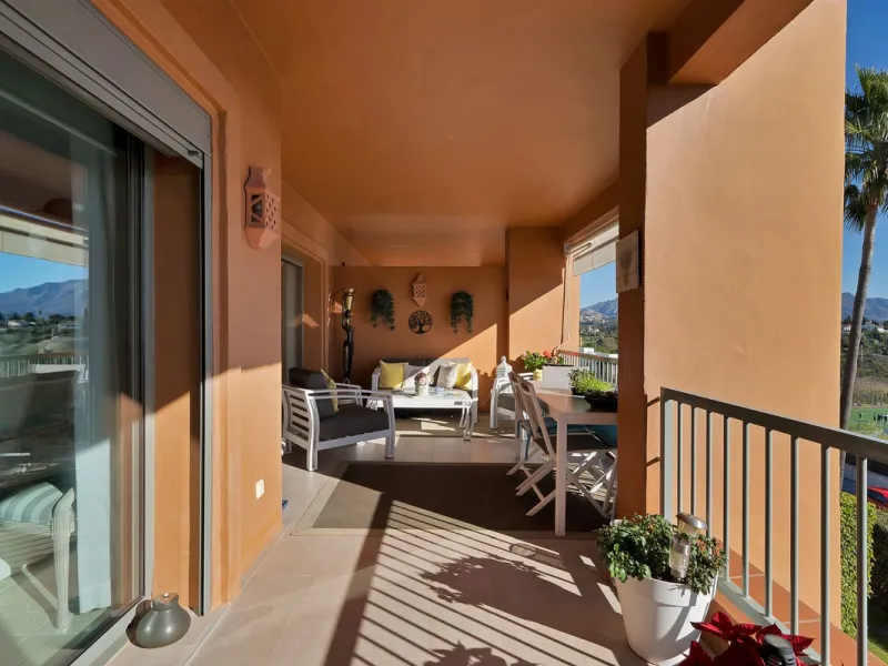 Apartment - Middle Floor Apartment в продаже в Estepona, Málaga. В доме 2 спален и 2 ванных комнат. Площадь дома 124 м²
