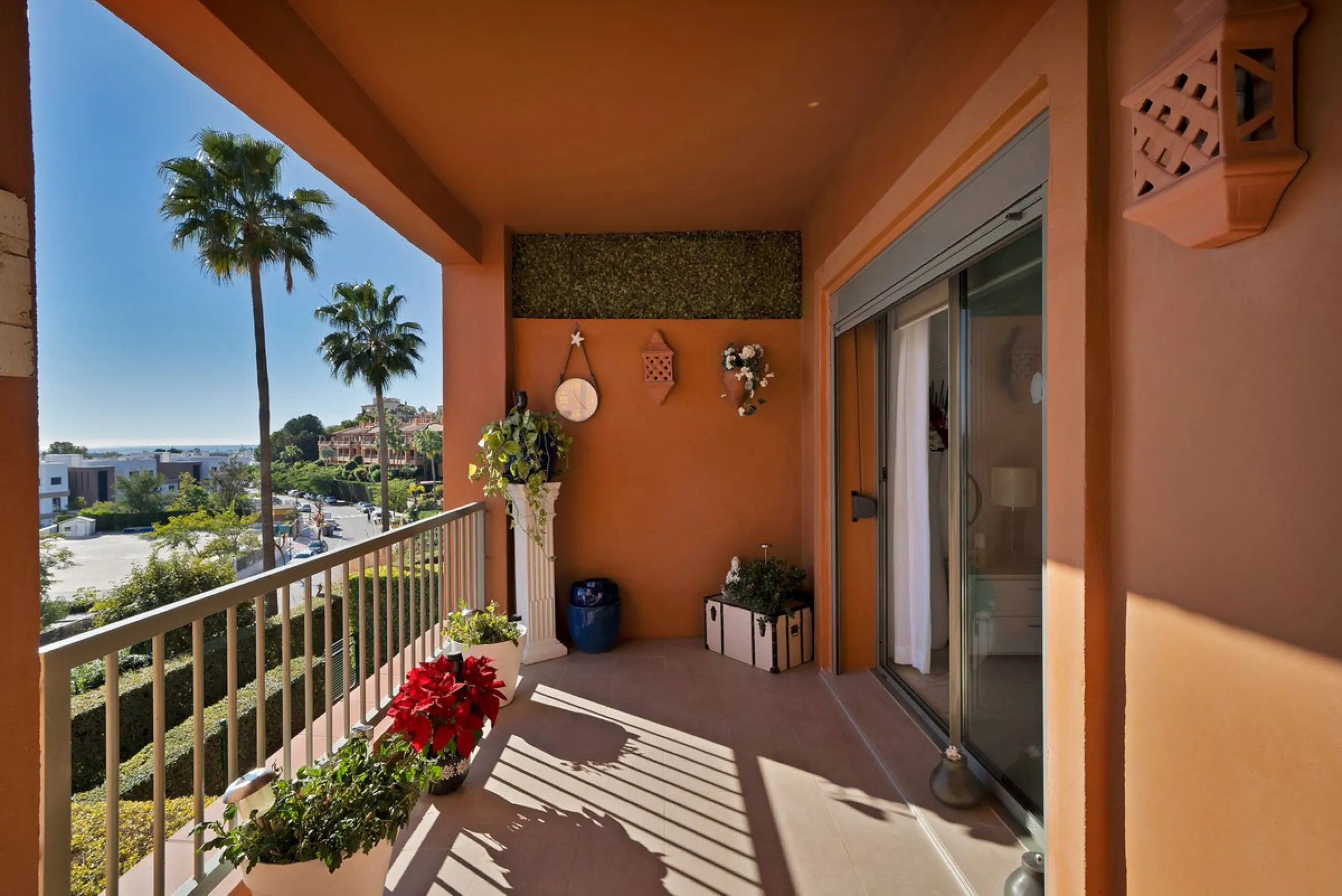 We are proud to present an exceptional opportunity in one of Estepona's most desirable gated communities: Benatalaya in Atalaya.