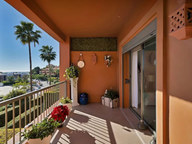 We are proud to present an exceptional opportunity in one of Estepona's most desirable gated communities: Benatalaya in Atalaya.