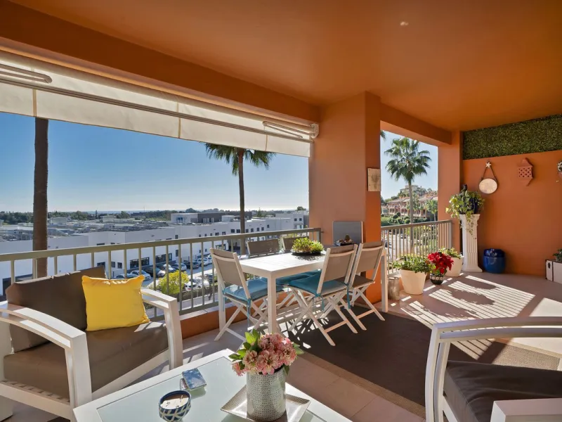 We are proud to present an exceptional opportunity in one of Estepona's most desirable gated communities: Benatalaya in Atalaya.