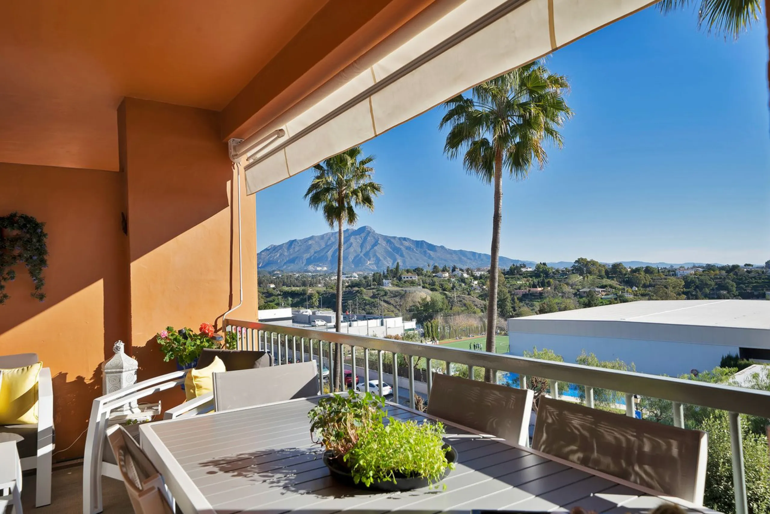 We are proud to present an exceptional opportunity in one of Estepona's most desirable gated communities: Benatalaya in Atalaya.