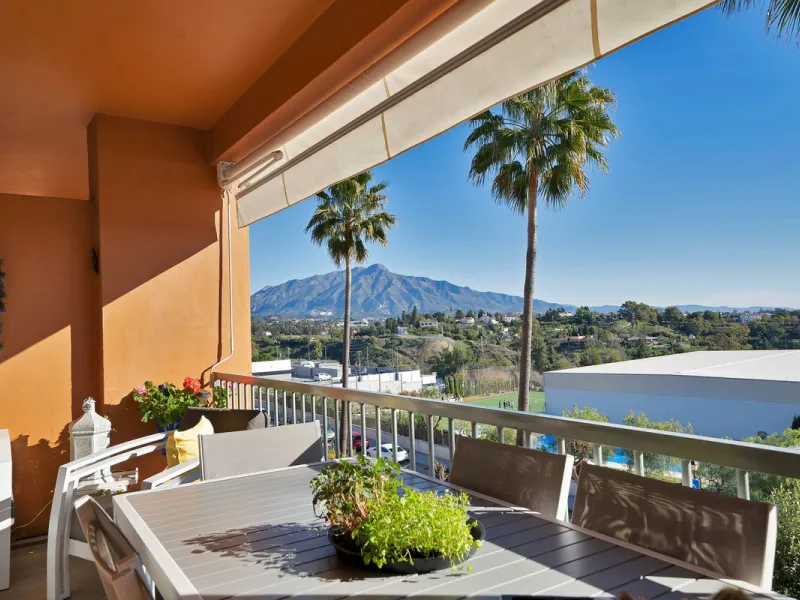 We are proud to present an exceptional opportunity in one of Estepona's most desirable gated communities: Benatalaya in Atalaya.