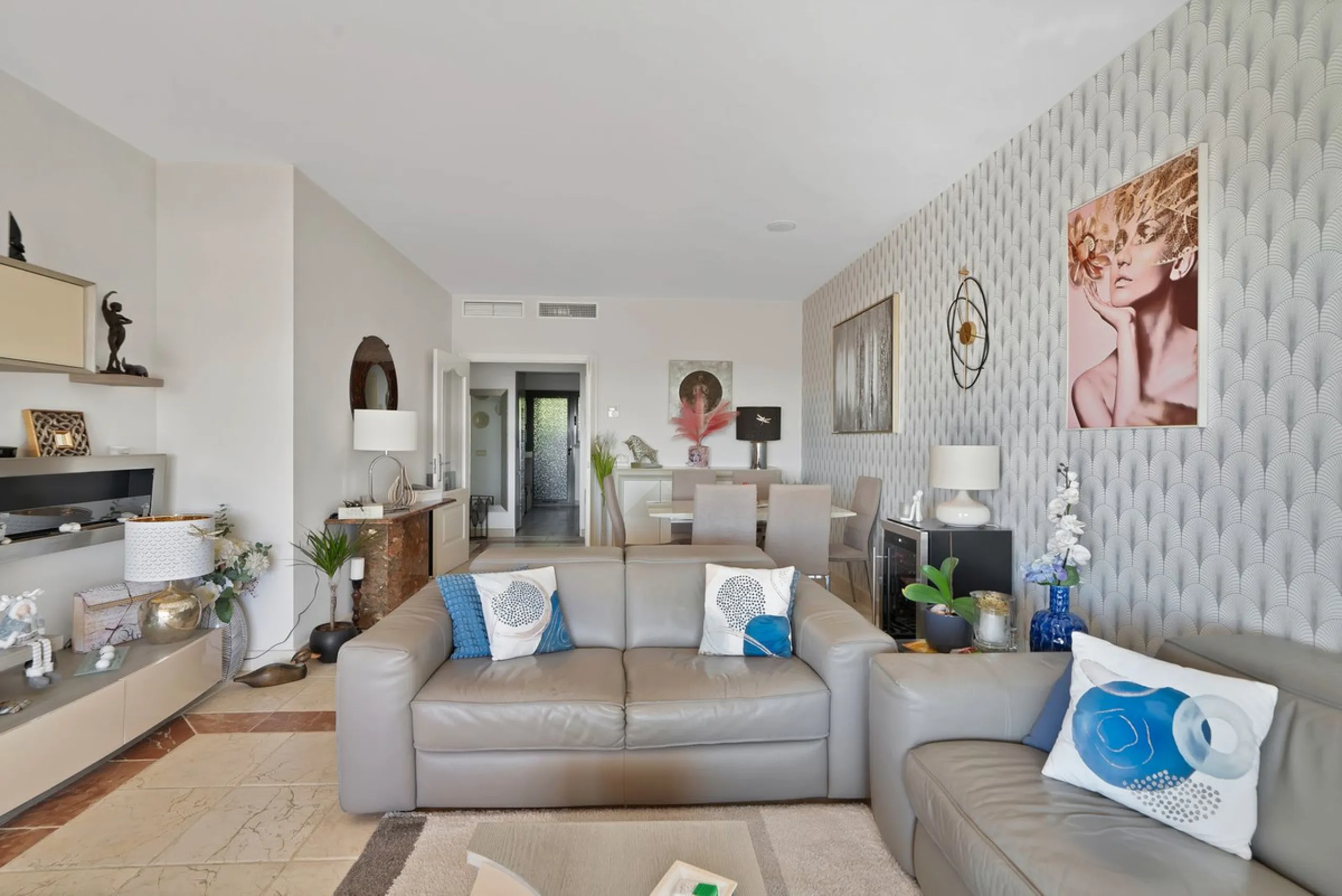 We are proud to present an exceptional opportunity in one of Estepona's most desirable gated communities: Benatalaya in Atalaya.