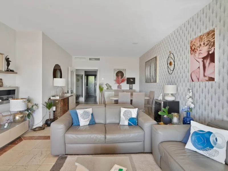 We are proud to present an exceptional opportunity in one of Estepona's most desirable gated communities: Benatalaya in Atalaya.