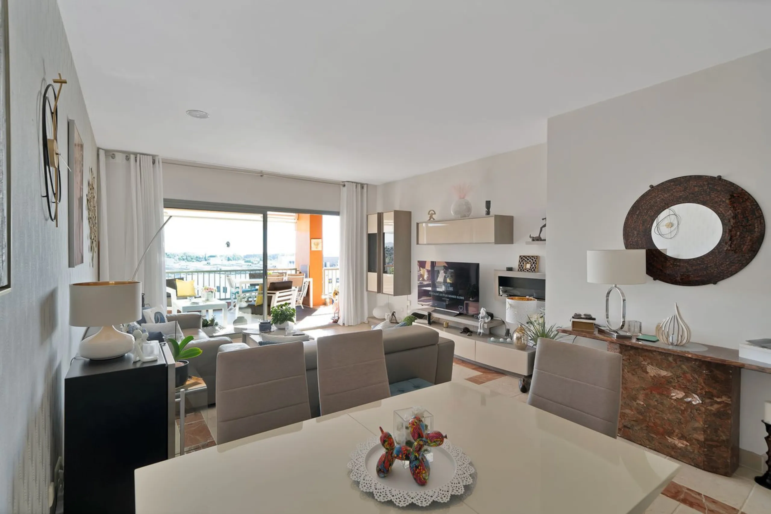 We are proud to present an exceptional opportunity in one of Estepona's most desirable gated communities: Benatalaya in Atalaya.