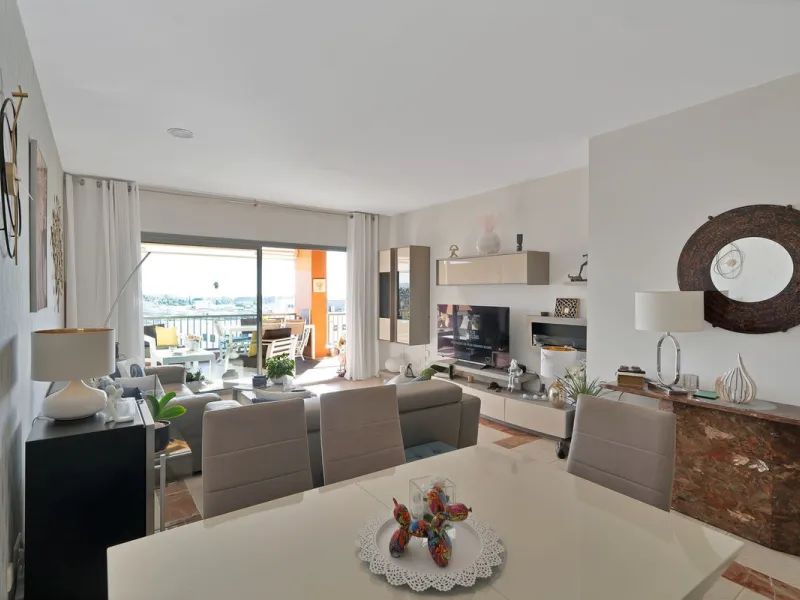 We are proud to present an exceptional opportunity in one of Estepona's most desirable gated communities: Benatalaya in Atalaya.