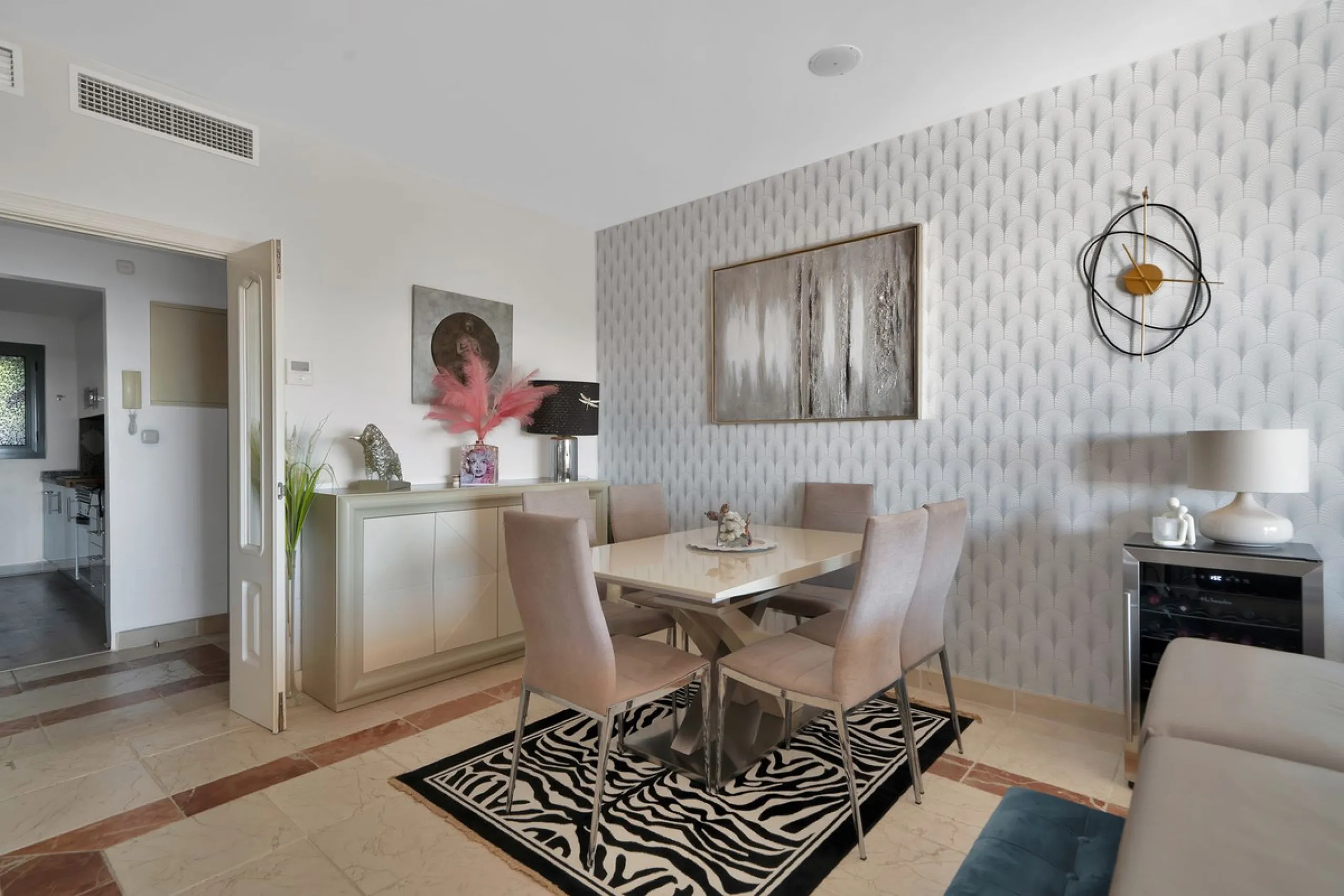 We are proud to present an exceptional opportunity in one of Estepona's most desirable gated communities: Benatalaya in Atalaya.