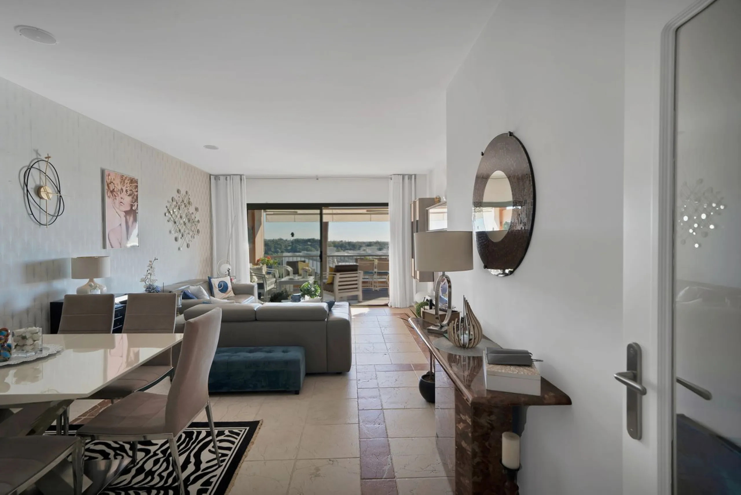 We are proud to present an exceptional opportunity in one of Estepona's most desirable gated communities: Benatalaya in Atalaya.