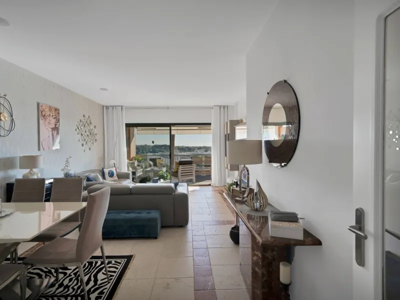 We are proud to present an exceptional opportunity in one of Estepona's most desirable gated communities: Benatalaya in Atalaya.