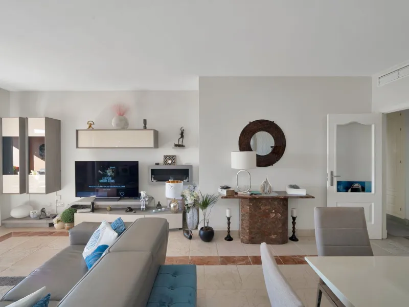 We are proud to present an exceptional opportunity in one of Estepona's most desirable gated communities: Benatalaya in Atalaya.