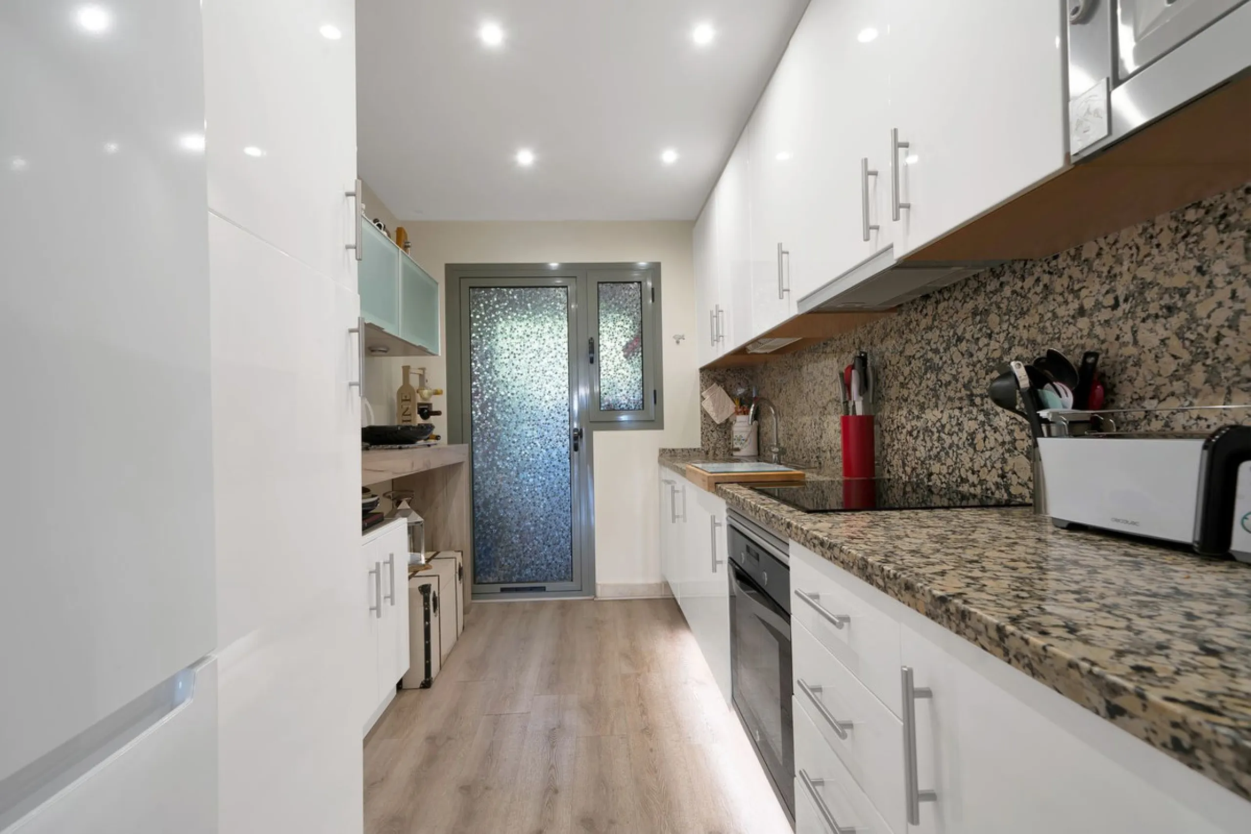 We are proud to present an exceptional opportunity in one of Estepona's most desirable gated communities: Benatalaya in Atalaya.