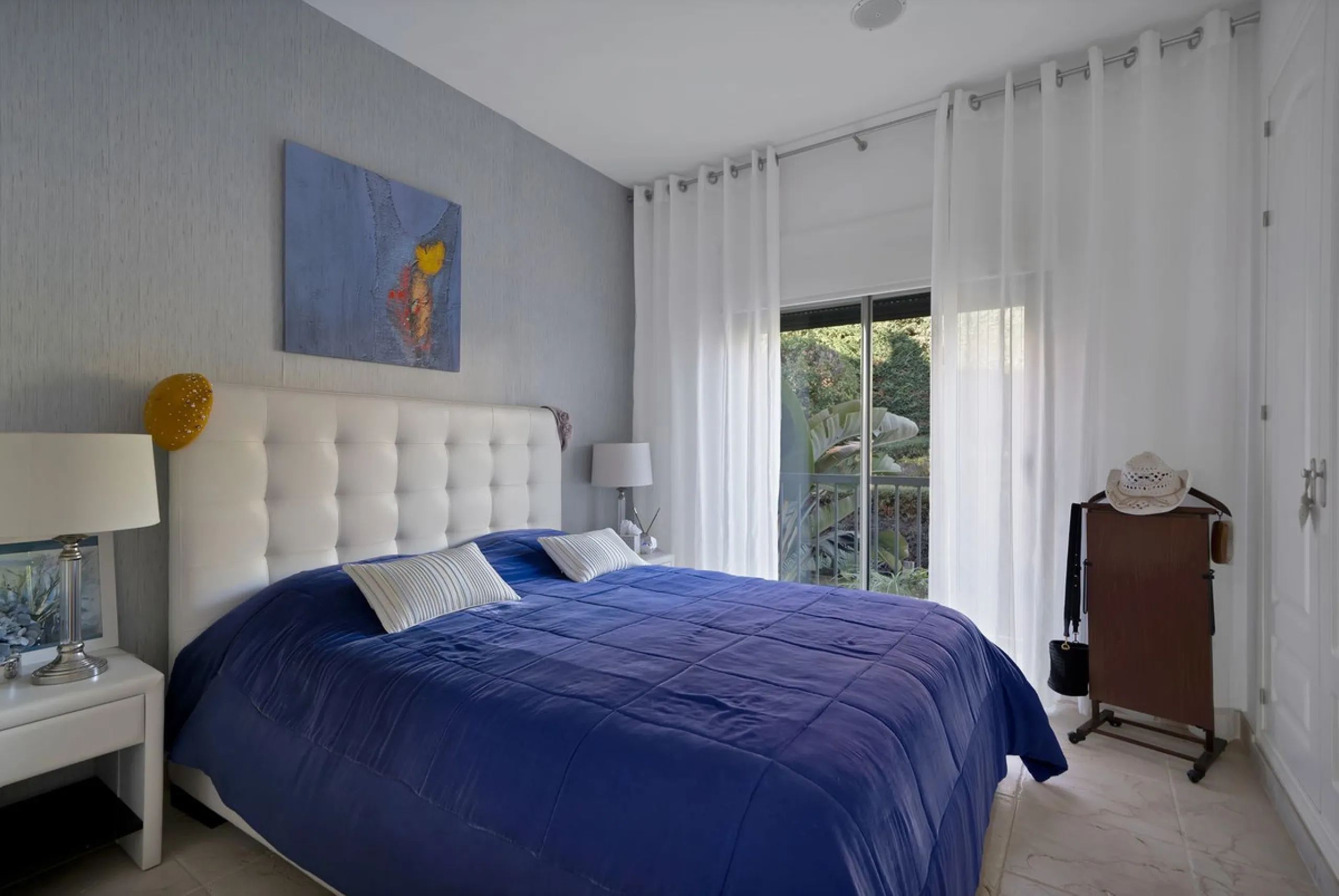 We are proud to present an exceptional opportunity in one of Estepona's most desirable gated communities: Benatalaya in Atalaya.
