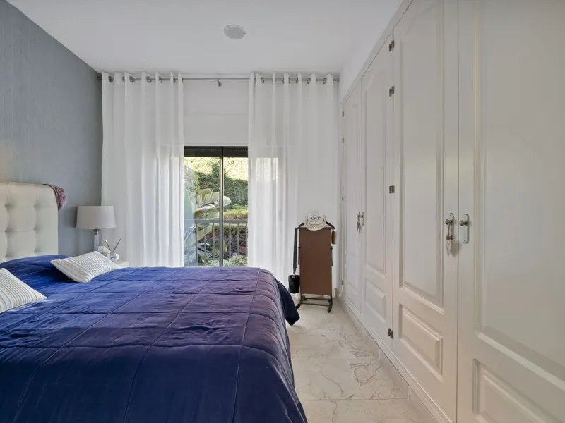 We are proud to present an exceptional opportunity in one of Estepona's most desirable gated communities: Benatalaya in Atalaya.