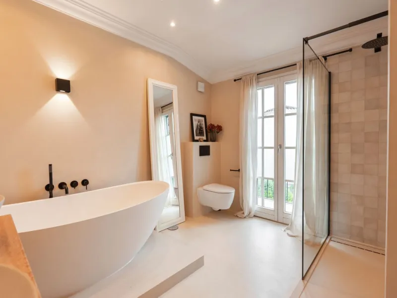 Exclusive Detached Beachside Villa - renovated in 2021