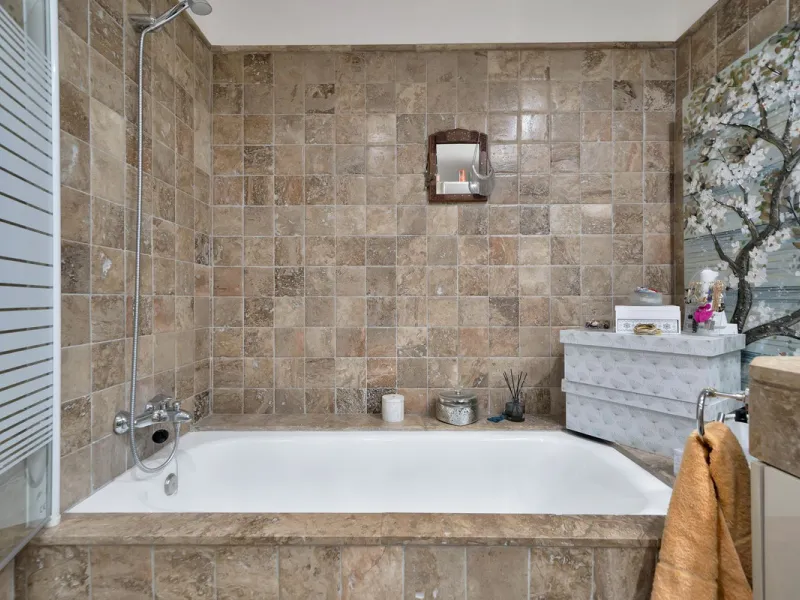 We are proud to present an exceptional opportunity in one of Estepona's most desirable gated communities: Benatalaya in Atalaya.