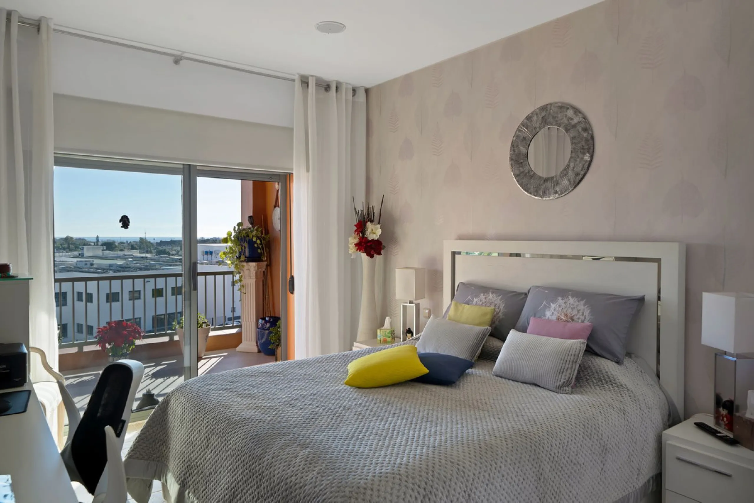 We are proud to present an exceptional opportunity in one of Estepona's most desirable gated communities: Benatalaya in Atalaya.