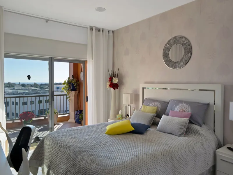 We are proud to present an exceptional opportunity in one of Estepona's most desirable gated communities: Benatalaya in Atalaya.