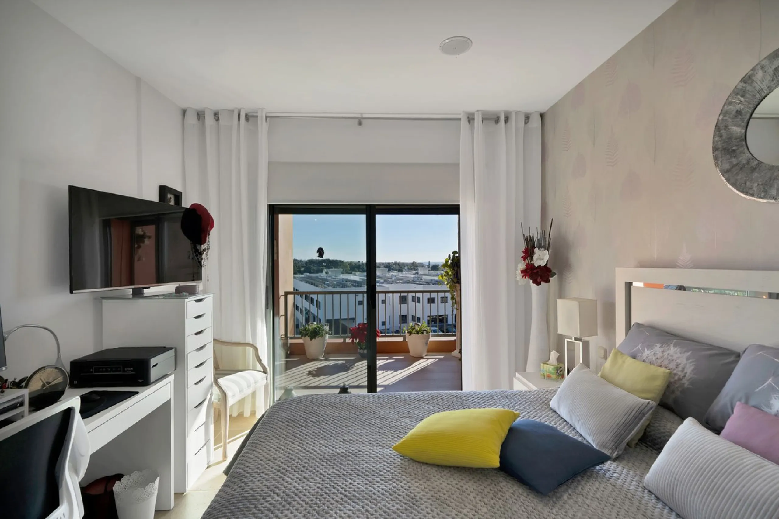 We are proud to present an exceptional opportunity in one of Estepona's most desirable gated communities: Benatalaya in Atalaya.