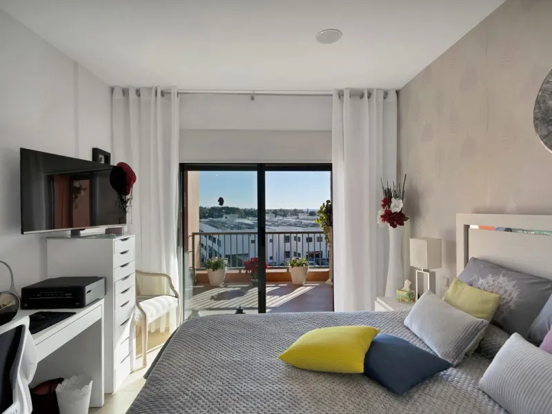 We are proud to present an exceptional opportunity in one of Estepona's most desirable gated communities: Benatalaya in Atalaya.