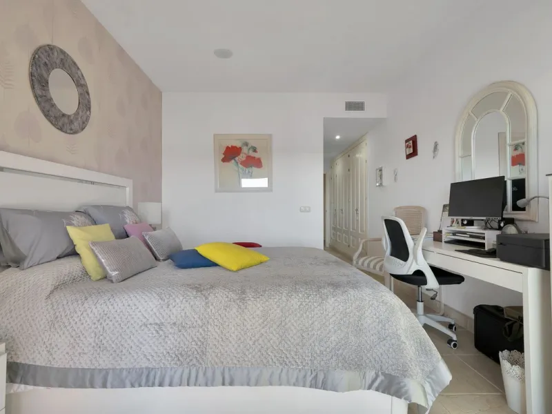 We are proud to present an exceptional opportunity in one of Estepona's most desirable gated communities: Benatalaya in Atalaya.