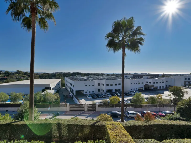 We are proud to present an exceptional opportunity in one of Estepona's most desirable gated communities: Benatalaya in Atalaya.