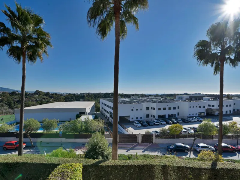 We are proud to present an exceptional opportunity in one of Estepona's most desirable gated communities: Benatalaya in Atalaya.
