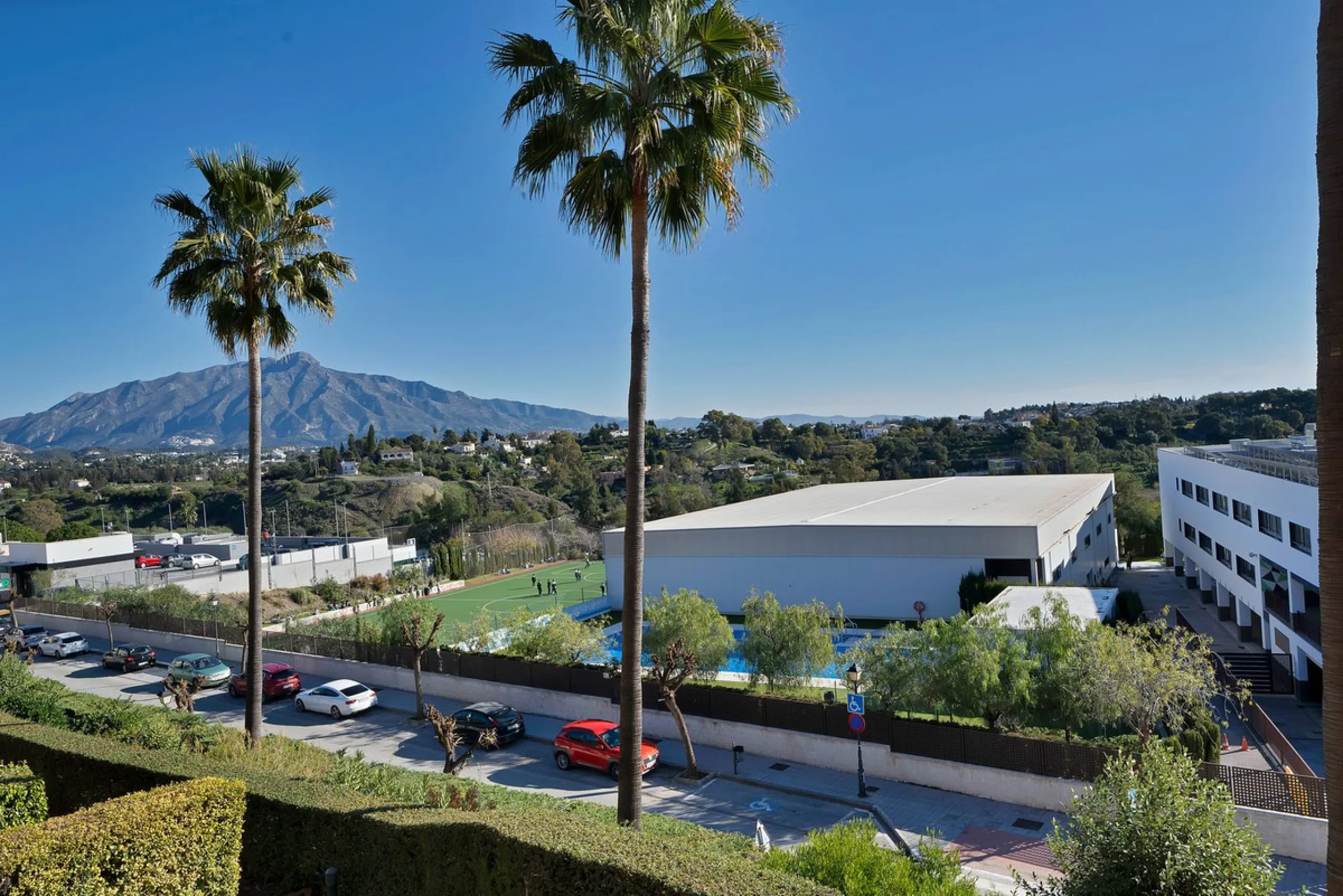 We are proud to present an exceptional opportunity in one of Estepona's most desirable gated communities: Benatalaya in Atalaya.