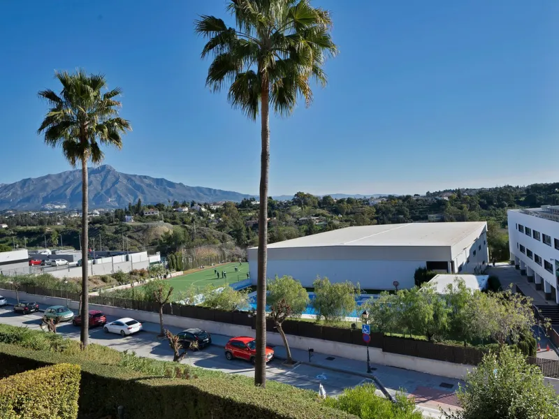 We are proud to present an exceptional opportunity in one of Estepona's most desirable gated communities: Benatalaya in Atalaya.