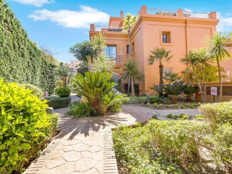We are proud to present an exceptional opportunity in one of Estepona's most desirable gated communities: Benatalaya in Atalaya.