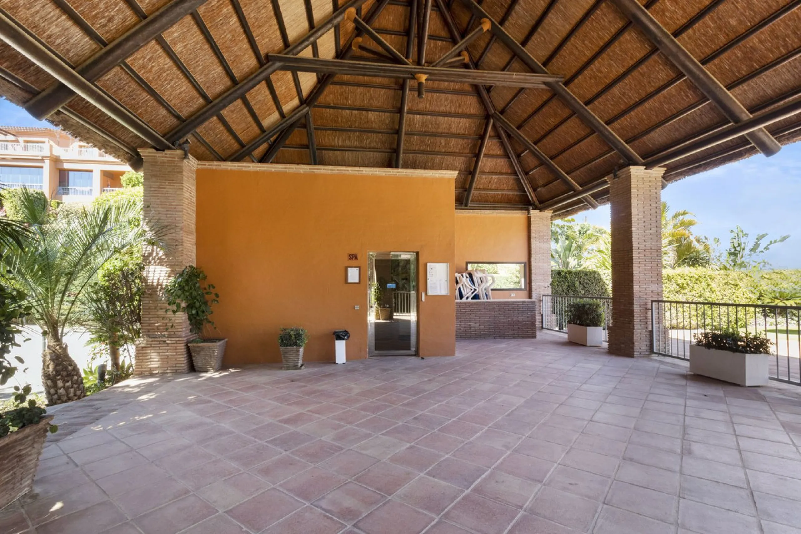 We are proud to present an exceptional opportunity in one of Estepona's most desirable gated communities: Benatalaya in Atalaya.