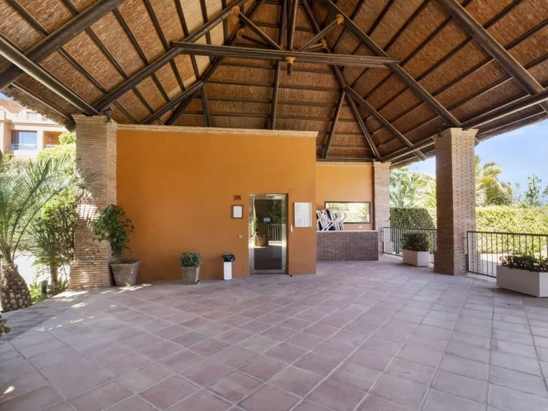 We are proud to present an exceptional opportunity in one of Estepona's most desirable gated communities: Benatalaya in Atalaya.