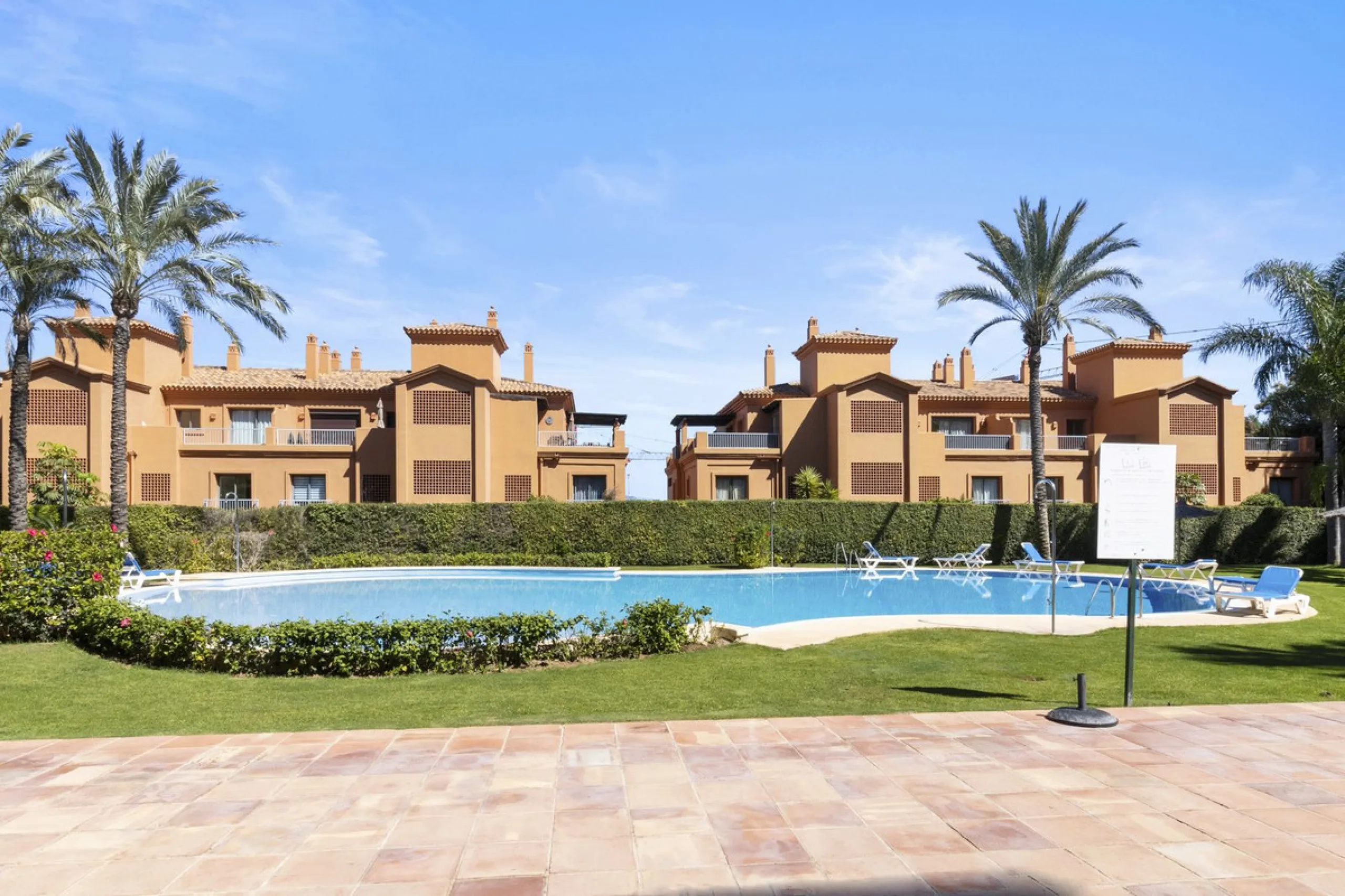 We are proud to present an exceptional opportunity in one of Estepona's most desirable gated communities: Benatalaya in Atalaya.