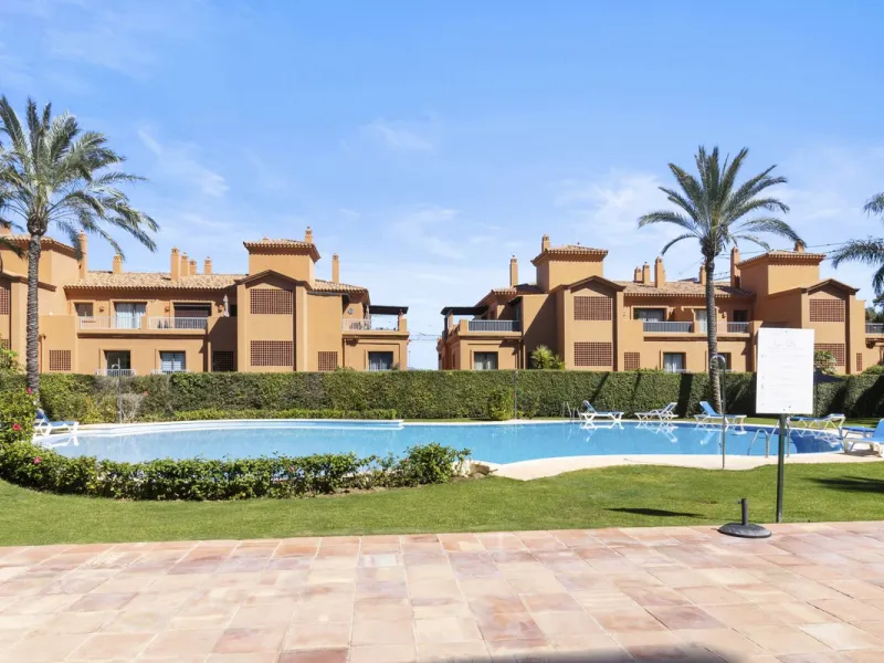 We are proud to present an exceptional opportunity in one of Estepona's most desirable gated communities: Benatalaya in Atalaya.