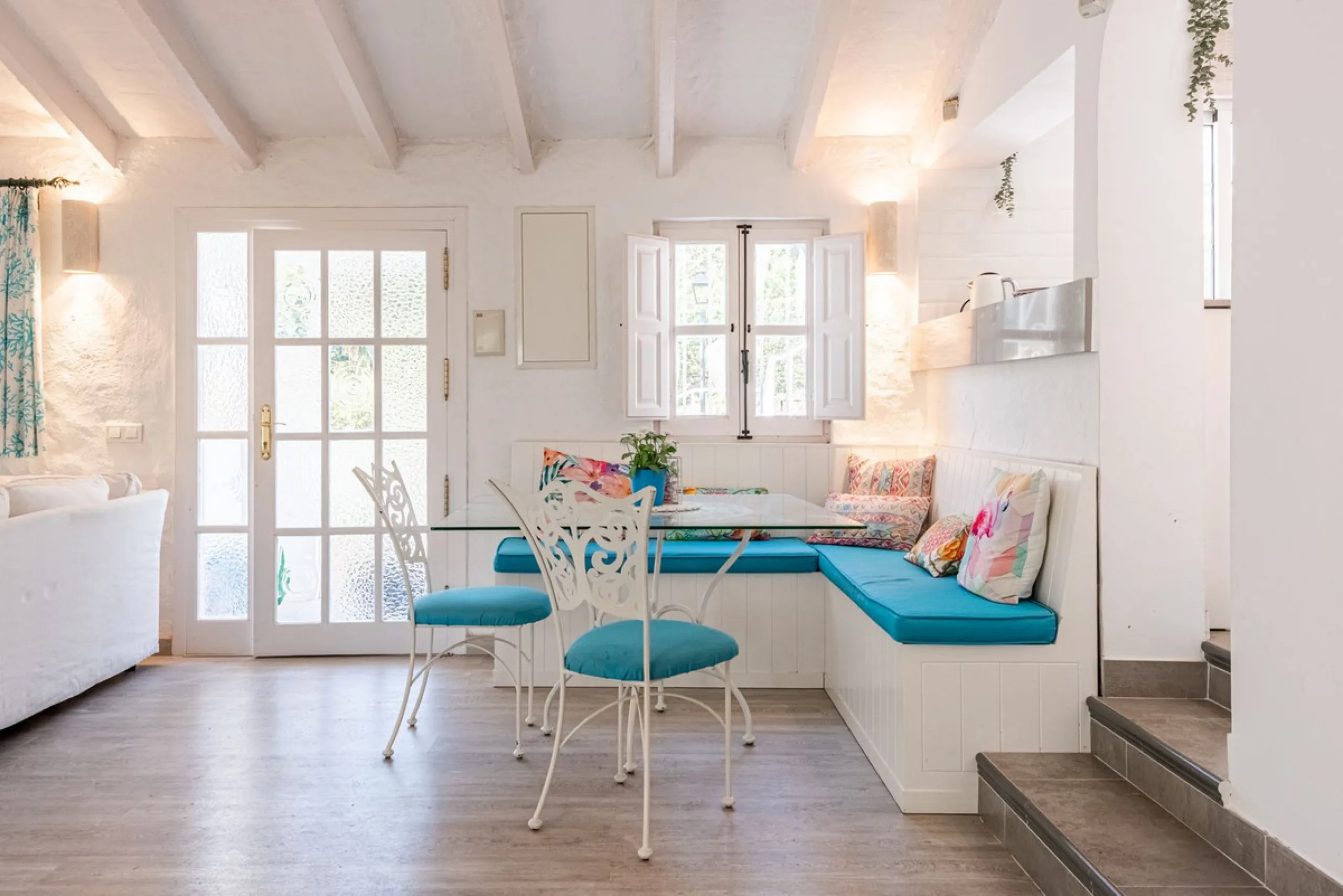 House - Detached Villa в продаже в Benahavís, Málaga. В доме 4 спален и 4 ванных комнат. Площадь дома 235 м². Площадь участка 808 м²