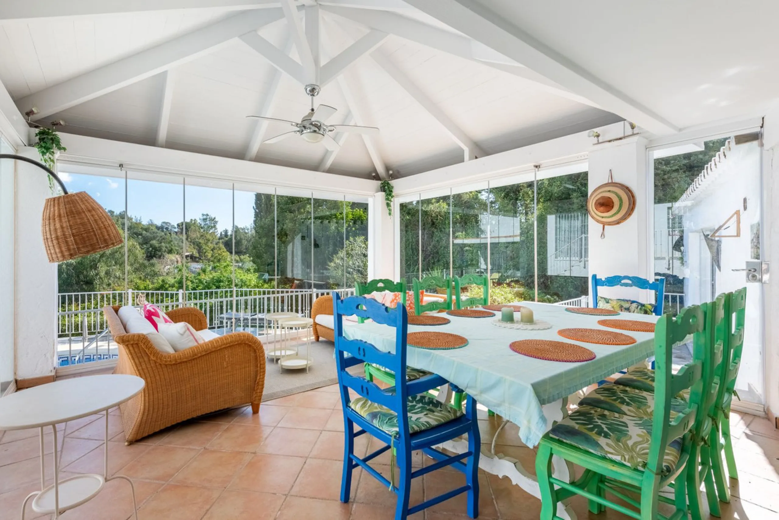House - Detached Villa в продаже в Benahavís, Málaga. В доме 4 спален и 4 ванных комнат. Площадь дома 235 м². Площадь участка 808 м²